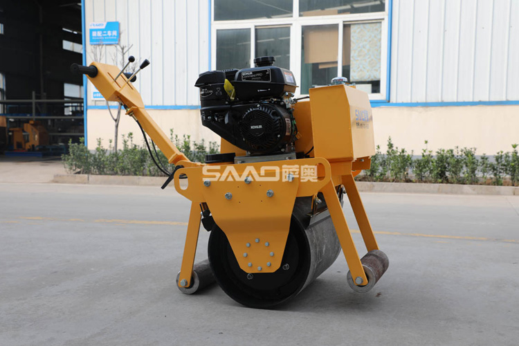 一個小型壓路機的使命，如何將碾壓工作做好