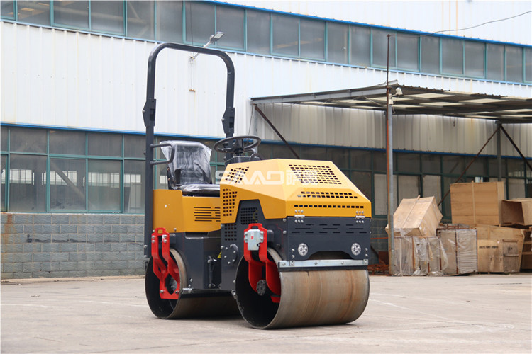  面臨開工，小型壓路機(jī)車漆怎么進(jìn)行保養(yǎng)呢？