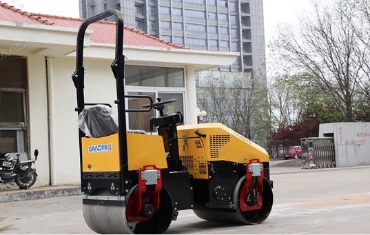 想要開(kāi)好小型壓路機(jī)，常識(shí)要了解